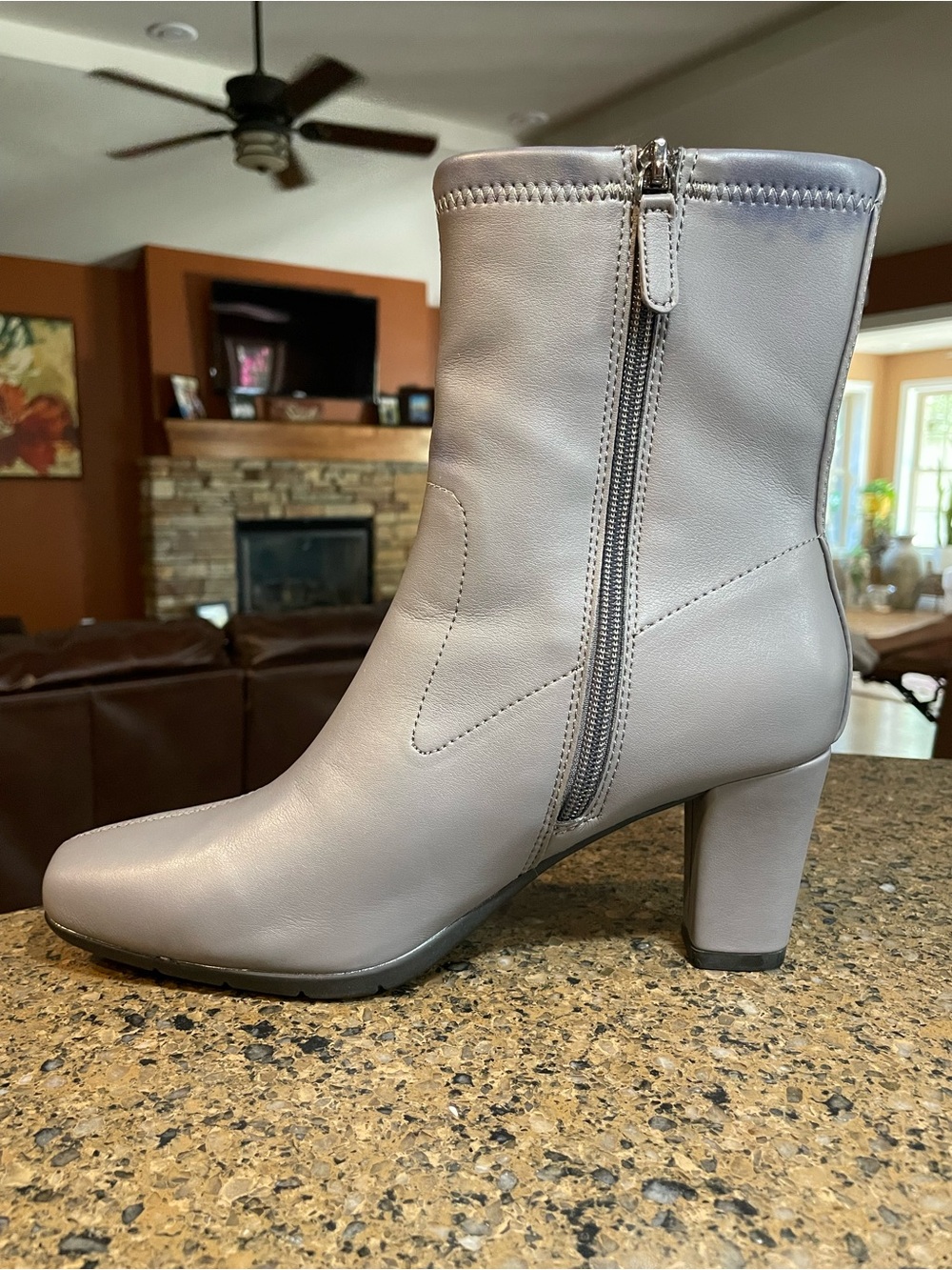 Sleek Tailored Aerosoles Cinnamon Mid-Calf Squared Toe Gray 3” Heel Boot Sz 8.5 - Picture 3 of 11